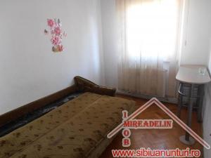 INCHIRIEZ APARTAMENT 3 CAMERE,   B-dul Mihai Viteazu 60mp