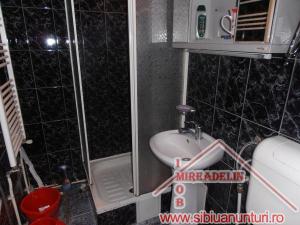INCHIRIEZ APARTAMENT 3 CAMERE,   B-dul Mihai Viteazu 60mp