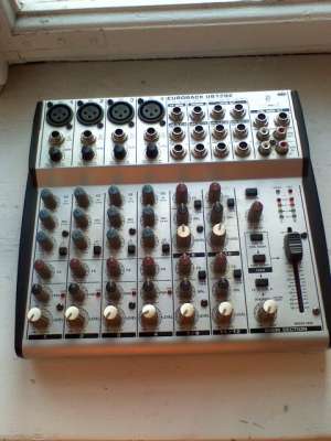 vand mixer behringer ub1202