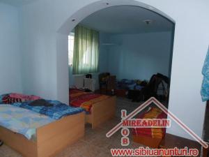 INCHIRIEZ APARTAMENT 4 CAMERE,   ZONA CALEA POPLACII 120mp