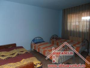 INCHIRIEZ APARTAMENT 4 CAMERE,   ZONA CALEA POPLACII 120mp
