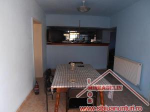 INCHIRIEZ APARTAMENT 4 CAMERE,   ZONA CALEA POPLACII 120mp