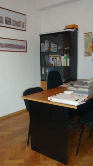 Inchiriere camera birou,  zona Armeneasca complet mobilata si utilata.