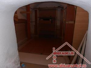 INCHIRIEZ SPATIU COMERCIAL,   65 mp,   ZONA 9 MAI