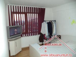 VAND APARTAMENT 2 CAMERE DE LUX ,   ZONA HIPODROM III 67