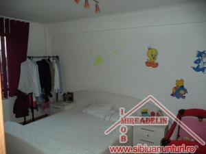 VAND APARTAMENT 2 CAMERE DE LUX ,   ZONA HIPODROM III 67