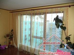 VAND APARTAMENT 2 CAMERE DE LUX ,   ZONA HIPODROM III 67