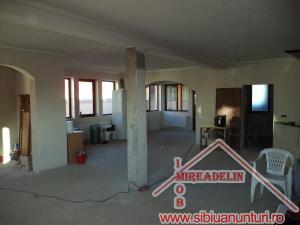 VAND CASA 4 CAMERE,   ZONA STR.TRACTORULUI 172mp