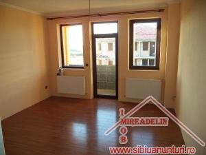 VAND CASA 4 CAMERE,   ZONA STR.TRACTORULUI 172mp