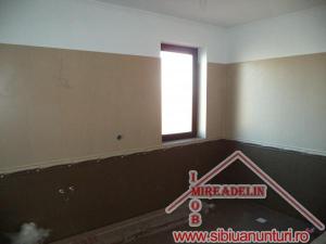VAND CASA 4 CAMERE,   ZONA STR.TRACTORULUI 172mp