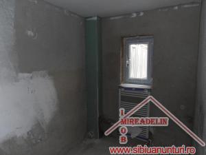 VAND APARTAMENT 2 CAMERE ,   ZONA COMPLEX ALBA IULIA,   70 mp