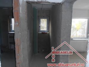 VAND APARTAMENT 2 CAMERE ,   ZONA COMPLEX ALBA IULIA,   70 mp