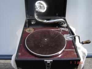 Patefon de colectie german marca ULTRAPHON (SPIEGELT DEN TON)
