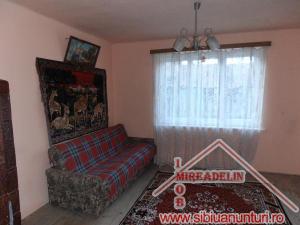 INCHIRIEZ  CASA 2 CAMERE ,  VALEA AURIE,   50 mp