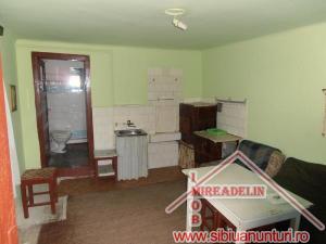 INCHIRIEZ  CASA 2 CAMERE ,  VALEA AURIE,   50 mp