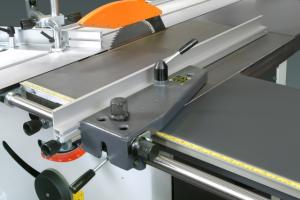 Circular de formatizat cu masa mobila,   ROBLAND E300