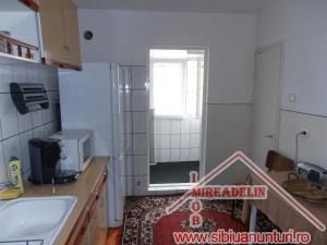 INCHIRIEZ  APARTAMENT 2 CAMERE ,  ZONA MIHAI VITEAZU58mp