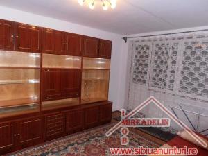 INCHIRIEZ  APARTAMENT 4 CAMERE ,  ZONA CEDONIA 101mp