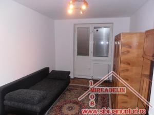 INCHIRIEZ  APARTAMENT 4 CAMERE ,  ZONA CEDONIA 101mp