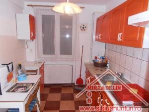 INCHIRIEZ  APARTAMENT 4 CAMERE ,  ZONA CEDONIA 101mp