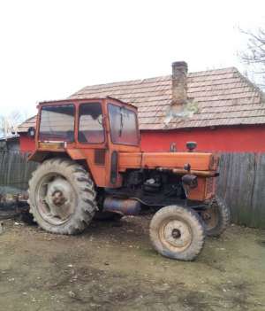 Tractor U650 + plug PP4 + semanatoare 6 randuri