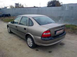 dezmembrez opel vectra b