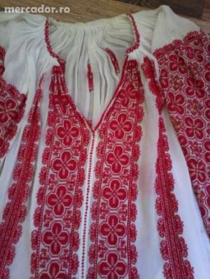 costum popular unicat