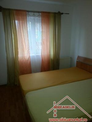 INCHIRIEZ  APARTAMENT 3 CAMERE ,  ZONA SOSEAUA  ALBA IULIA 64mp