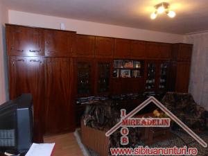 VAND APARTAMENT 2 CAMERE ,   ZONA MIHAI VITEAZU 54 mp