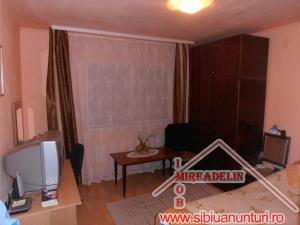 VAND APARTAMENT 2 CAMERE ,   ZONA MIHAI VITEAZU 54 mp
