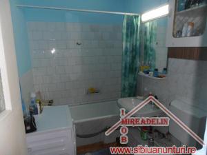 VAND APARTAMENT 2 CAMERE ,   ZONA MIHAI VITEAZU 54 mp