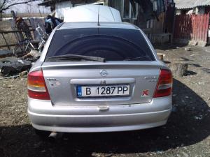 Dezmembrez Opel Astra g