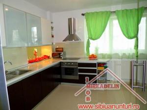 INCHIRIEZ APARTAMENT 3 CAMERE,   LUX,   ZONA INTEREX