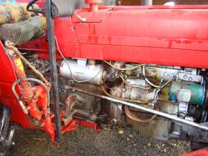vand tractor massey ferguson cu coasa si remorca 43cp in stare ireprosabila