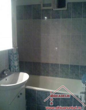INCHIRIEZ  APARTAMENT 2 CAMERE ,  VALEA AURIE 54mp