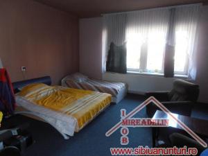 VAND CASA 4 CAMERE,    D+P,    SINGUR IN CURTE,    ZONA CALEA DUMBRAVII 130mp