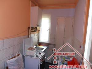 INCHIRIEZ  APARTAMENT 2 CAMERE , VASILE AARON 34mp