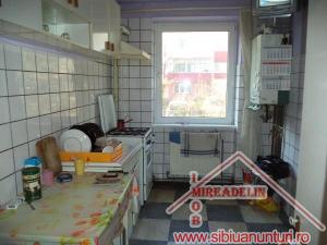 VAND APARTAMENT 3 CAMERE,  ZONA RAHOVA