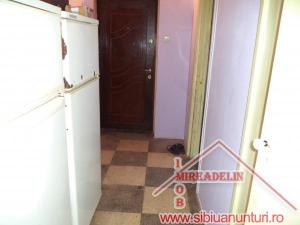 VAND APARTAMENT 3 CAMERE,  ZONA RAHOVA
