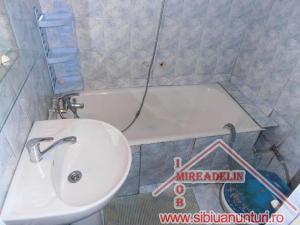 INCHIRIEZ  APARTAMENT  2 CAMERE ,  ZONA  LUPTEI 49mp