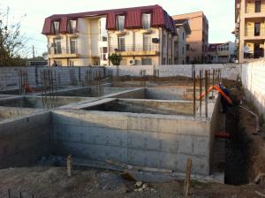 constructii case la rosu sau la cheie