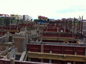construim case la rosu  / cheie preturi rezonabile
