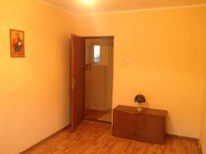 Particular Vand apartament 3 camere Cartierul Traian,  Rm. Valcea