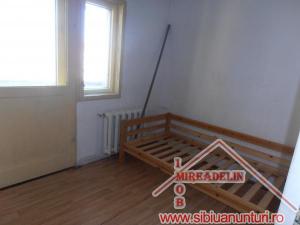 VAND APARTAMENT 3 CAMERE,   ZONA PARCUL TINERETULUI 75mp