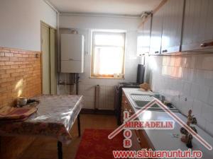 VAND APARTAMENT 3 CAMERE,   ZONA PARCUL TINERETULUI 75mp