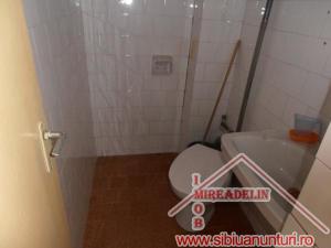 VAND APARTAMENT 3 CAMERE,   ZONA PARCUL TINERETULUI 75mp