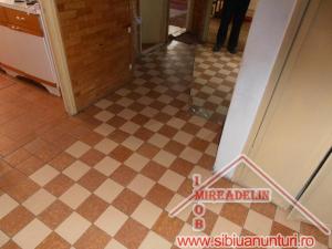VAND APARTAMENT 3 CAMERE,   ZONA PARCUL TINERETULUI 75mp
