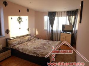 VAND APARTAMENT 3 CAMERE,   LUX,   VALEA AURIE,   88 mp