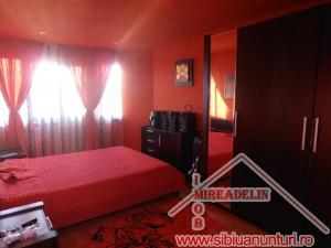 VAND APARTAMENT 3 CAMERE,   LUX,   VALEA AURIE,   88 mp