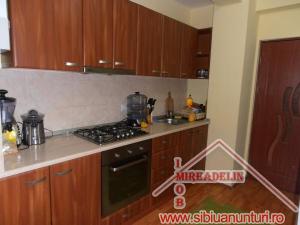 VAND APARTAMENT 3 CAMERE,   LUX,   VALEA AURIE,   88 mp